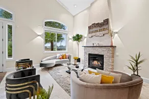 Tuscan Bellevue Retreat | Free Parking + EV Charge - Image 2