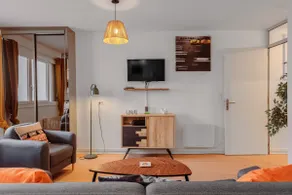 The New Lascrosses - Spacious 2-bedroom Compans Caffarelli - Image 3