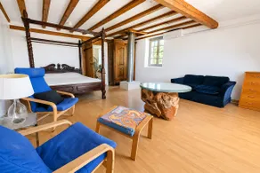 Spacious duplex with terrace - Image 5