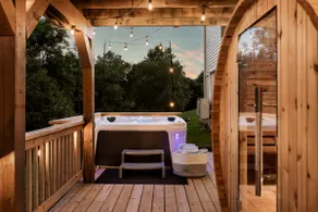 Epic Family Stay - 40' Putting Green, Theater, Hot Tub, Sauna - Image 2