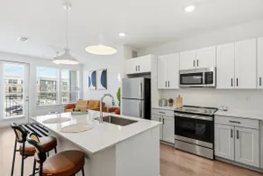Stylish 1BR near PGA and Universal Studios with Pool and Gym - Image 3