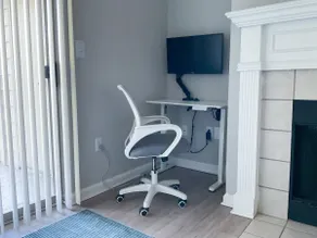 11 min to DFW Airport • 1BR Work Ready Art Gallery - Image 5