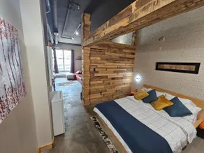 Cozy Central Loft with Western Flair - A/C - Image 5