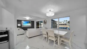 New house, pool table & dock! - Image 3