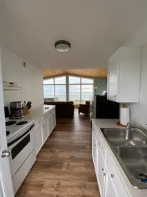 Sandford Beach House w/ Hot Tub - Image 4
