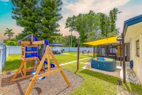 Palm Villa | 3 King Beds | Hot Tub | Sleeps 10 - Image 2