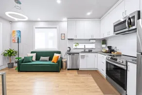Peaceful 2BR Suite Near Trout Lake – Private Entry - Image 4
