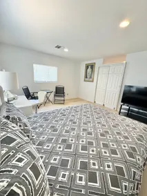 Sweet Home 15’ to DTLA-Free parking-2 BedRm-1 Bath - Image 5