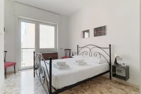 GuestHost - Bright Apartment near MM1 Turro - Image 5