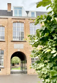 KVB2 | Stylish studio on a historic site - Image 5
