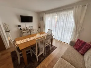 Stylish 4-bed, Parking, Walking Distance - Image 3