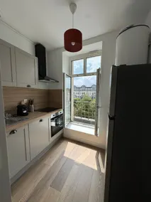 Royal Floor: 2 Bedrooms, Square View, Douai Center - Image 3