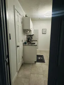Private/Separate Access/Queen bed/full sofa-bed - Image 3