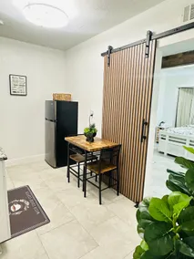 Private/Separate Access/Queen bed/full sofa-bed - Image 2