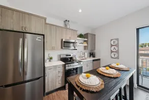 Daisy Suite in New Center - Image 2