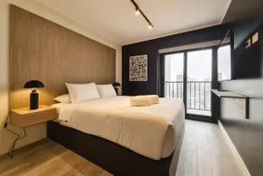 Geko | Glamorous 2BR in Barranco w/ Balcony & Pool - Image 2