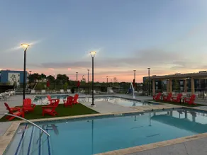 Upscale Stay Pool+Gym Minutes to I-35 + 1 Floor - Image 3