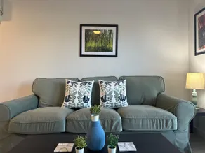 Upscale Stay Pool+Gym Minutes to I-35 + 1 Floor - Image 5