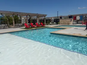 Upscale Stay Pool+Gym Minutes to I-35 + 1 Floor - Image 2