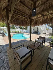 Beach Bungalow- 2 min walk to beach! Heated Pool - Image 2