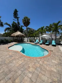 Beach Bungalow- 2 min walk to beach! Heated Pool - Image 4