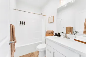 The Maple Muse: Lux 1-Bed T-home - Image 4