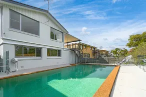 Collaroy 3Br Beach Home with Large Pool Ground Floor - Image 5