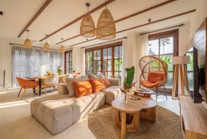 Brand New Oasis Villa, Large Pool, Central Ubud - Image 2