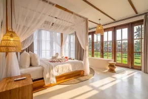 Brand New Oasis Villa, Large Pool, Central Ubud - Image 3