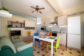 Beachfront house in San Saba - Image 2