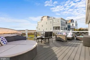 Beach House Close to DE Turf - Image 3