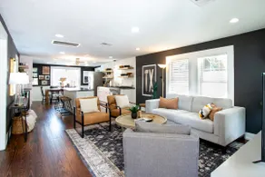 LUXE Stay-2 King beds, walk to dine, coffee, shop - Image 2