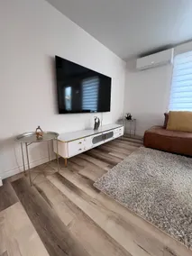 Beautiful Newly Renovated House - Image 2