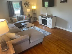 Lovely small quiet home - Image 5