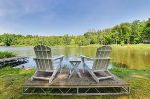 Waterfront Deck! Chic Lower Scott Lake Cottage - Image 2