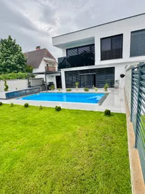 Luxury house with pool & garden - Image 3