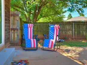 The USA Home - Nice backyard + brand new kitchen! - Image 3