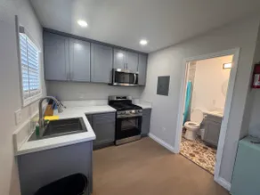 Private full kitchen with bathroom 4326-B - Image 4