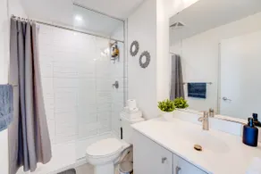 Stylish Open Concept Condo with Gym - Image 5