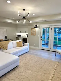 East Farmington Gem, VIEWS, Near Lagoon & Freeway! - Image 3
