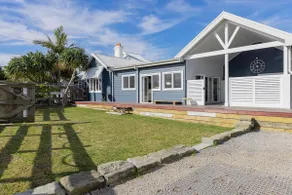 Claremont - Timeless Foreshore Retreat by the Wharf - Image 5