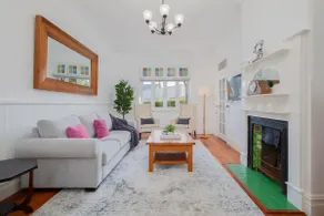 Claremont - Timeless Foreshore Retreat by the Wharf - Image 2