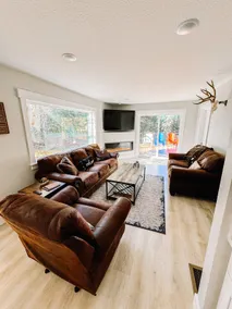 The Brightwood Hilton house, hot tub, sleeps 8 - Image 3
