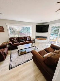 The Brightwood Hilton house, hot tub, sleeps 8 - Image 4