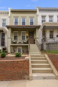 Cozy 2BR w/ Rooftop Views - Image 2