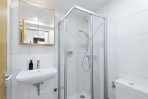 Easy City Apartment 10 - Image 5