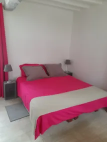 Bedroom with kitchenette - Image 3