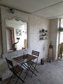 Bedroom with kitchenette - Image 2