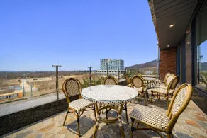 on n off/large jacuzzi/5 double beds/coffee/K-BBQ - Image 3