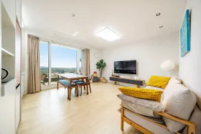 on n off/large jacuzzi/5 double beds/coffee/K-BBQ - Image 2